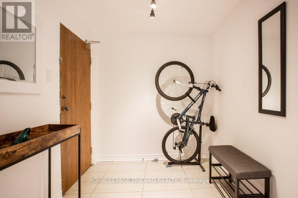 1002 - 55 Green Valley Drive, Kitchener, Ontario  N2P 1Z6 - Photo 6 - X12936546