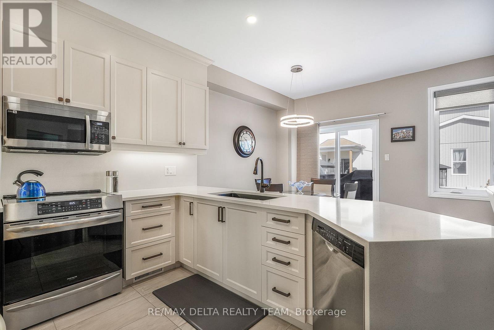 1021 Fieldfair Way, Ottawa, Ontario  K4A 0E2 - Photo 14 - X12936614