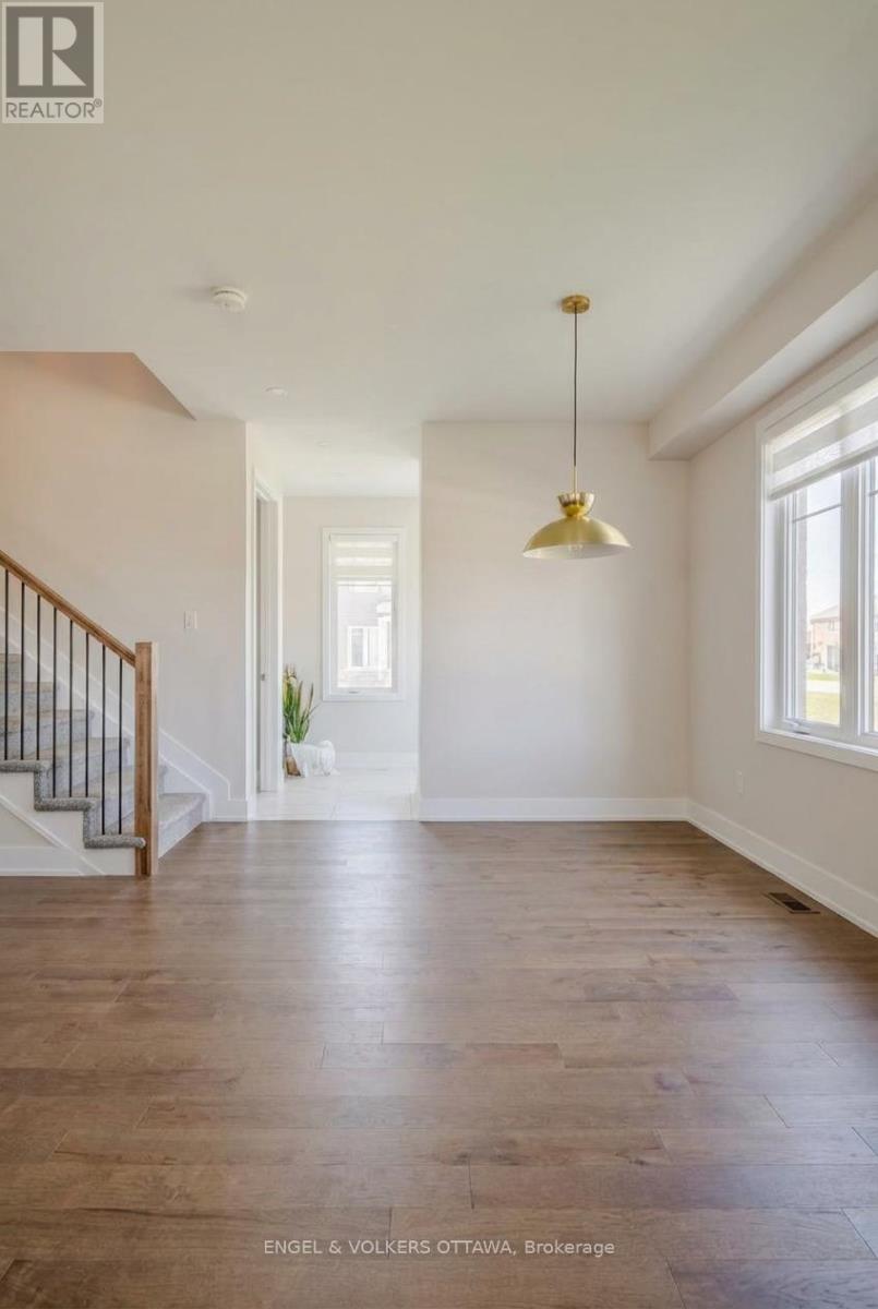 660 Terrier Circle S, Ottawa, Ontario  K0A 2Z0 - Photo 2 - X12936624