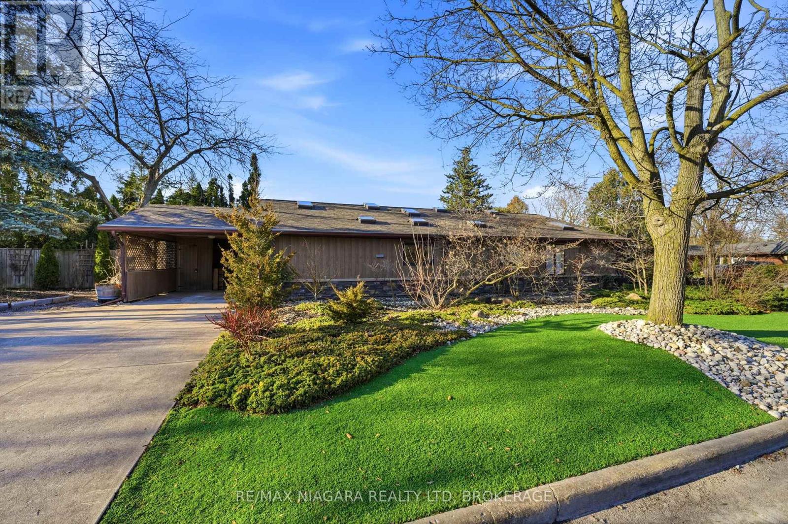 1 Springbank Drive, St. Catharines, Ontario  L2S 2K1 - Photo 3 - X12936580