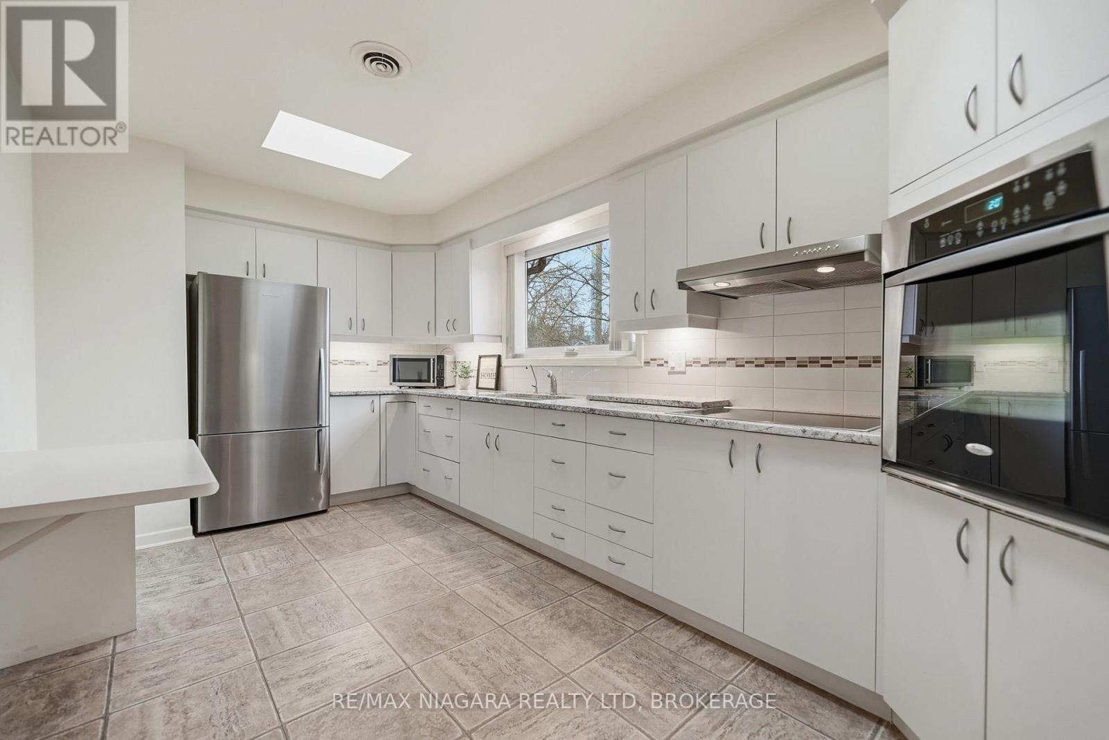 1 Springbank Drive, St. Catharines, Ontario  L2S 2K1 - Photo 9 - X12936580