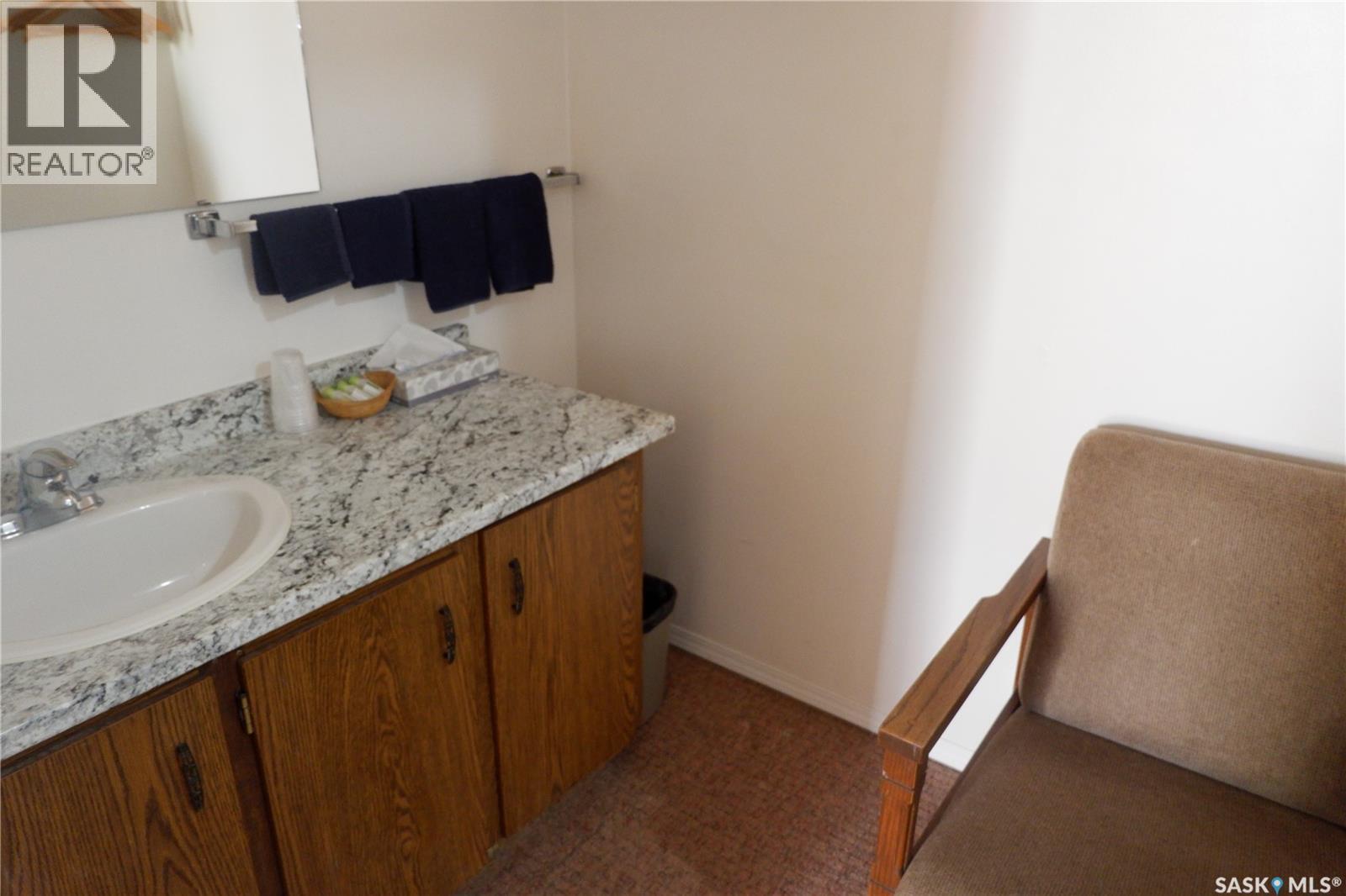 143 Railway Avenue, Coronach, Saskatchewan  S0H 0Z0 - Photo 11 - SK031594