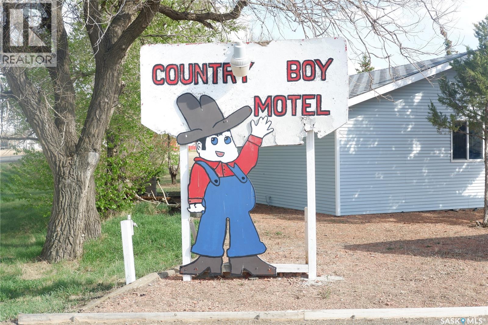 143 Railway Avenue, Coronach, Saskatchewan  S0H 0Z0 - Photo 2 - SK031594