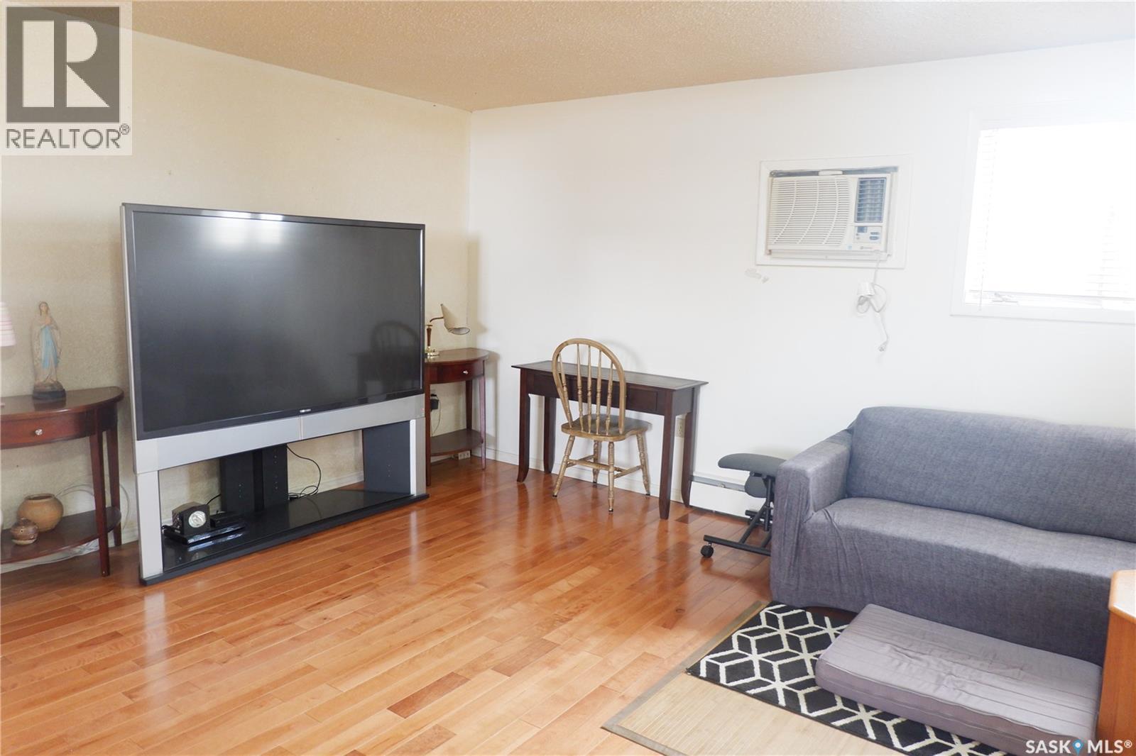 143 Railway Avenue, Coronach, Saskatchewan  S0H 0Z0 - Photo 33 - SK031594