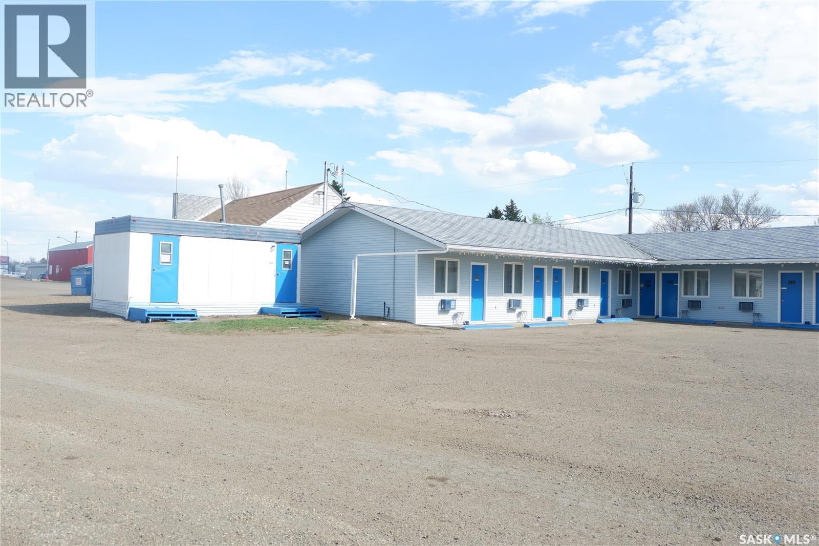 143 Railway Avenue, Coronach, Saskatchewan  S0H 0Z0 - Photo 4 - SK031594