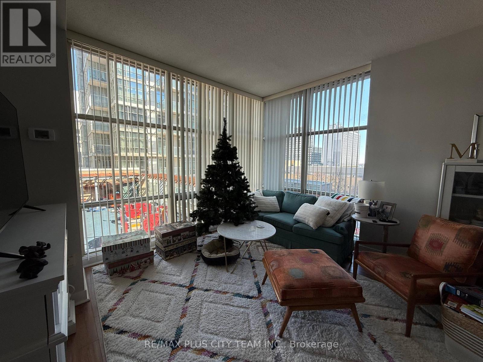 516 - 9 Spadina Avenue, Toronto, Ontario  M5V 3M5 - Photo 3 - C12936544