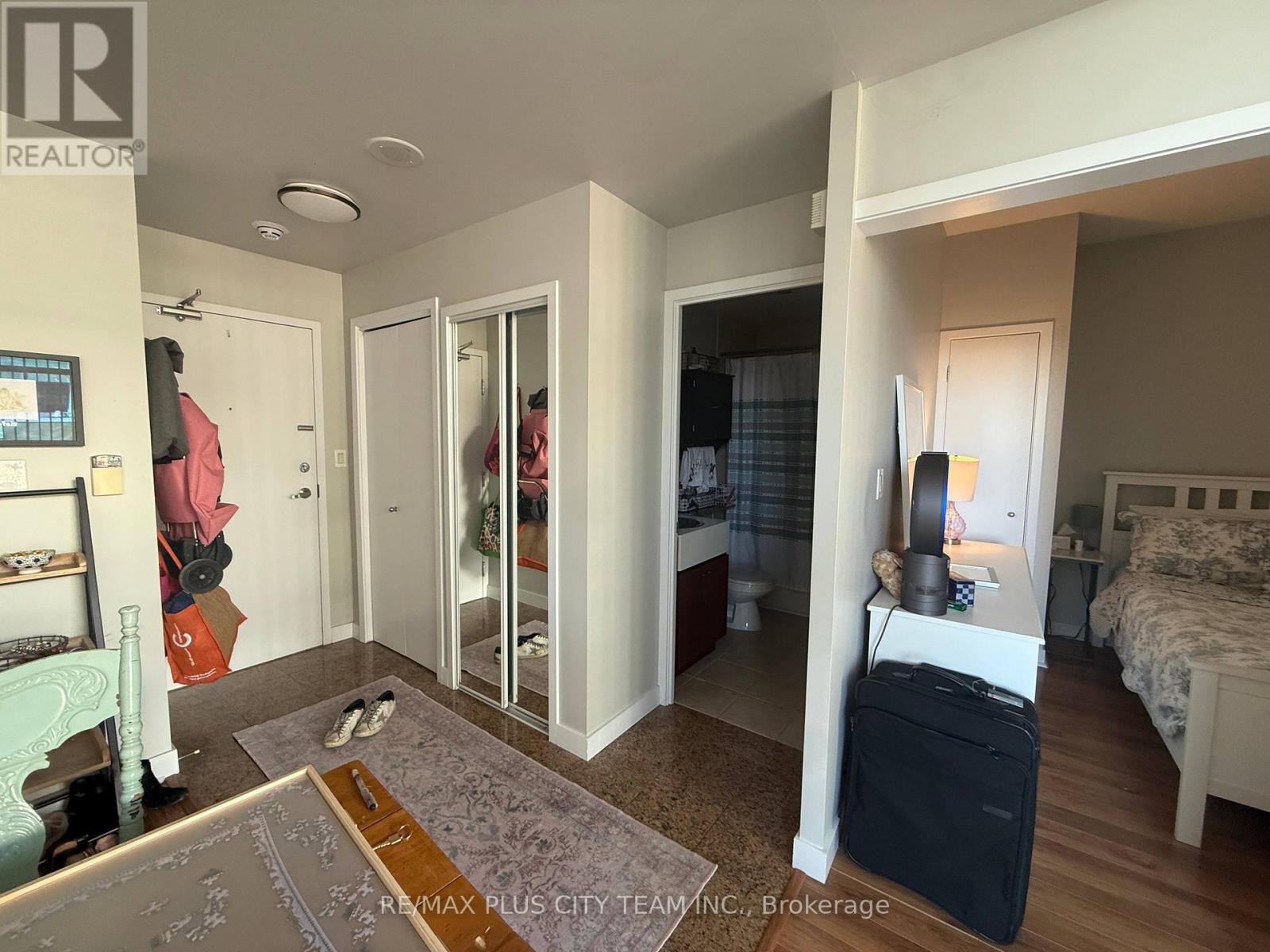 516 - 9 Spadina Avenue, Toronto, Ontario  M5V 3M5 - Photo 5 - C12936544