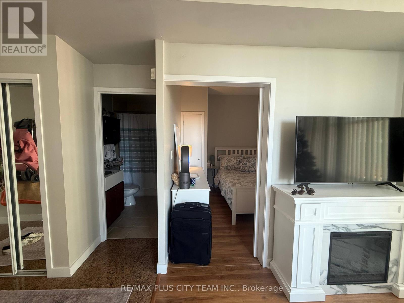 516 - 9 Spadina Avenue, Toronto, Ontario  M5V 3M5 - Photo 6 - C12936544