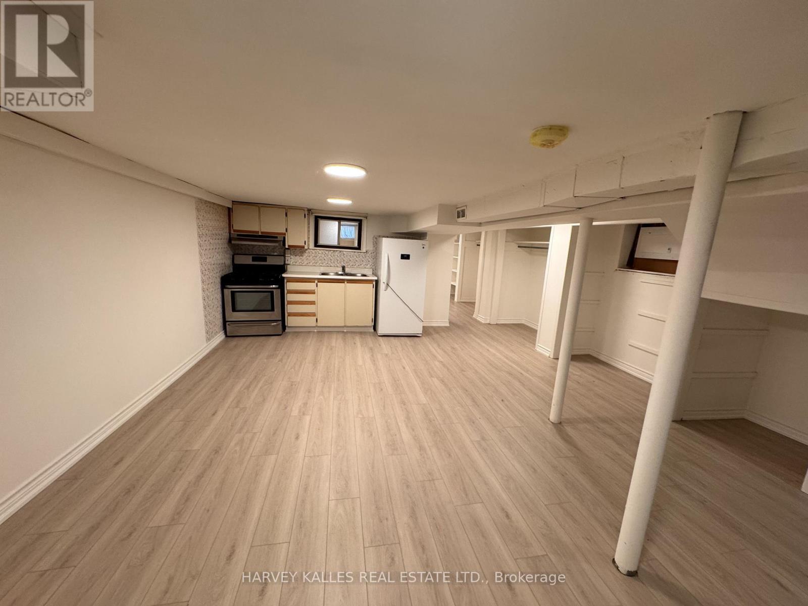 628 Manning Avenue, Toronto, Ontario  M6G 2V9 - Photo 3 - C12936588