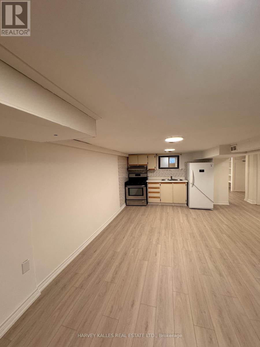 628 Manning Avenue, Toronto, Ontario  M6G 2V9 - Photo 4 - C12936588