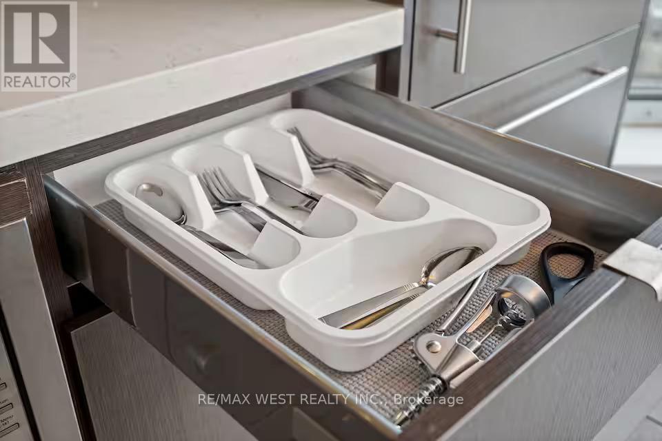 501 - 155 Yorkville Avenue, Toronto, Ontario  M5R 0B4 - Photo 6 - C12936596