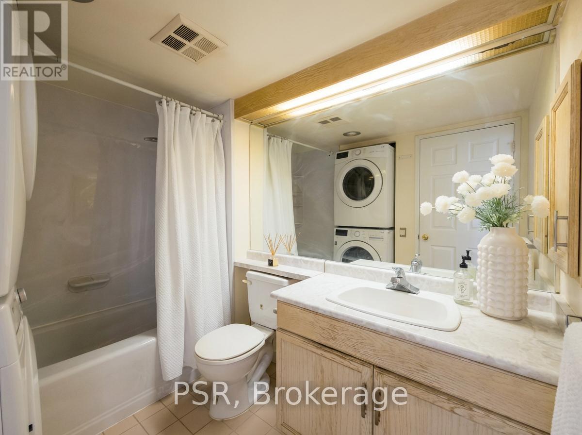 205 - 11 Thorncliffe Park Drive, Toronto, Ontario  M4H 1P3 - Photo 7 - C12936638