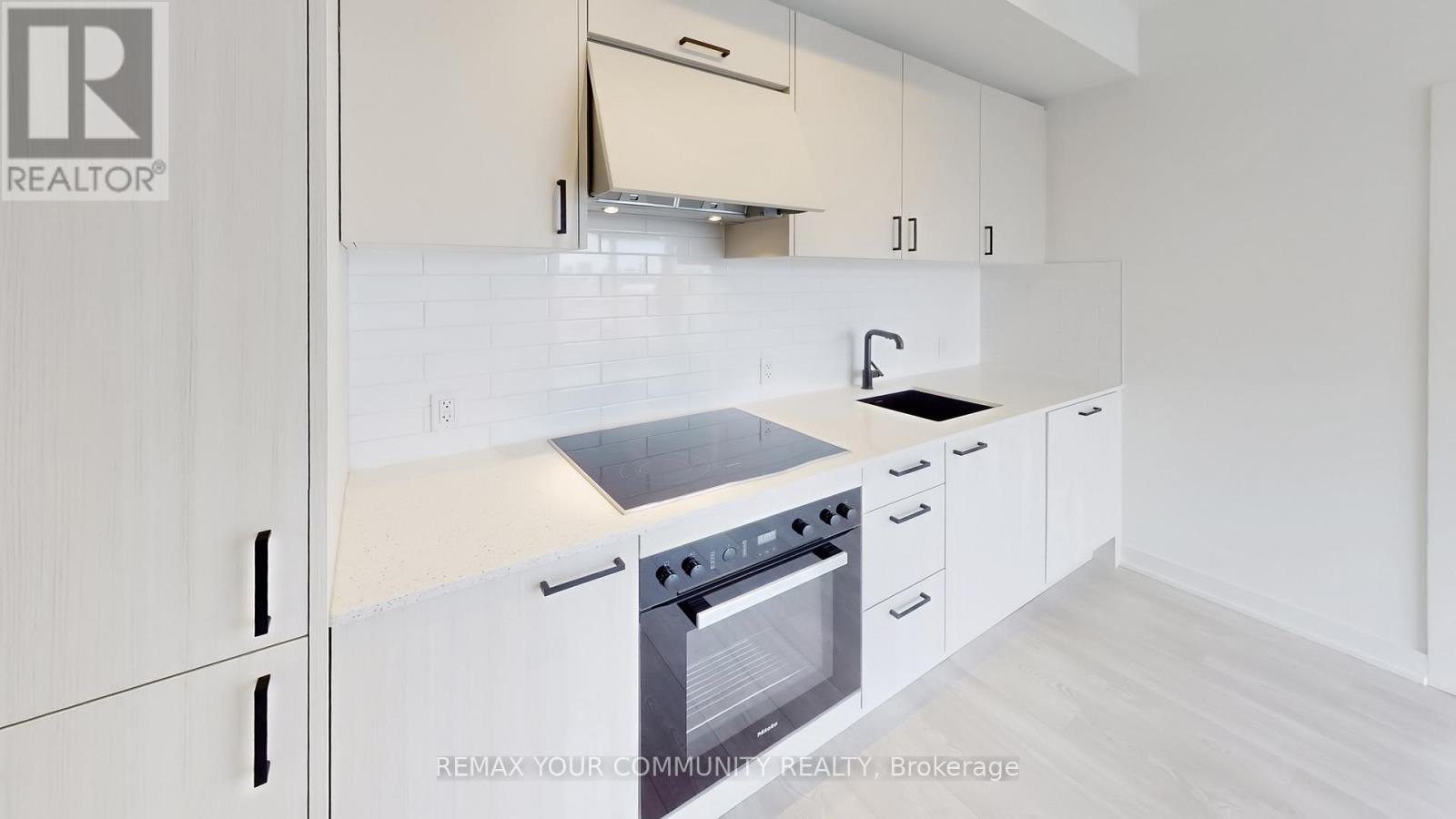 605 - 5 Quarrington Lane, Toronto, Ontario  M3C 0S5 - Photo 4 - C12936652