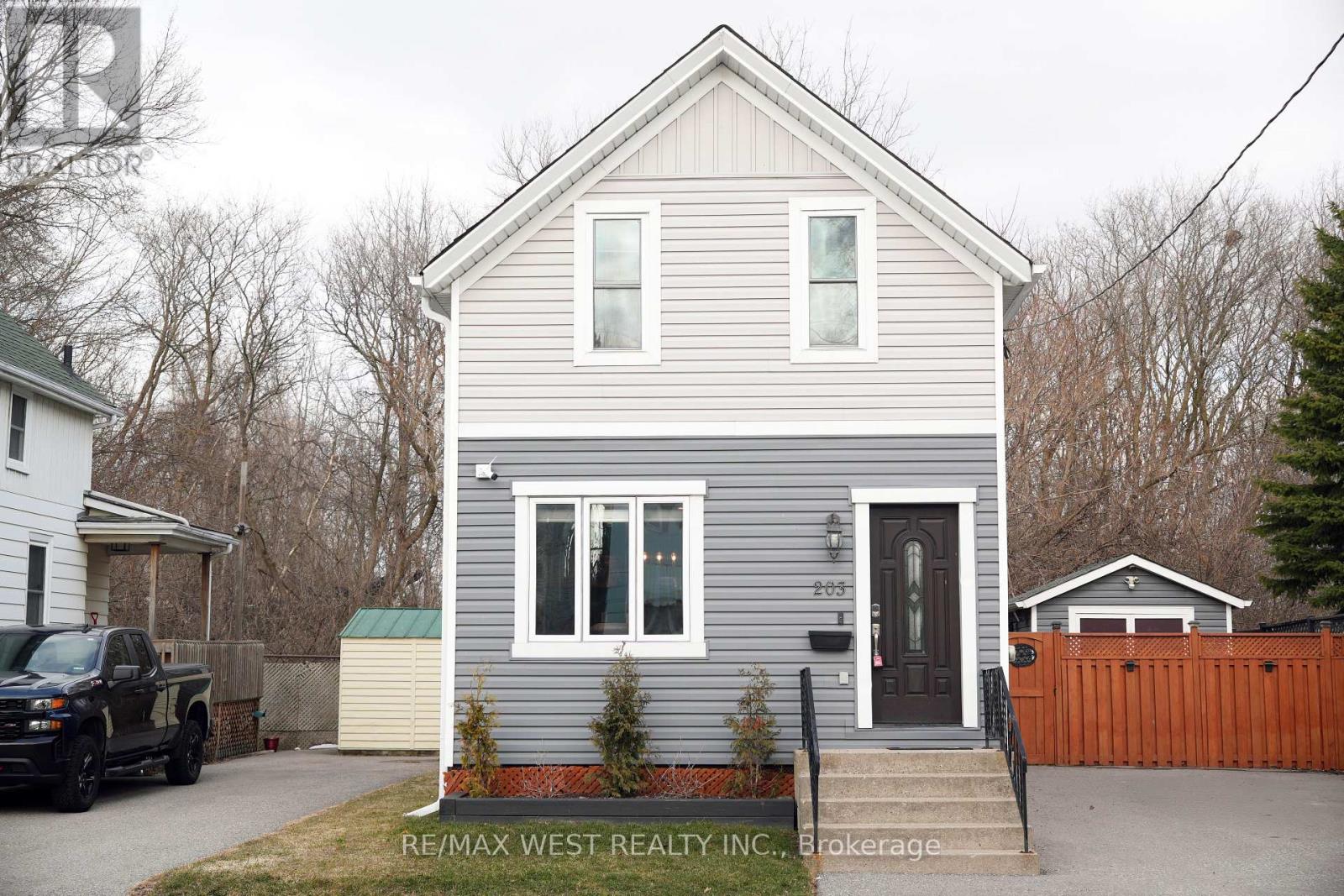 203 COURT STREET, Oshawa, Ontario
