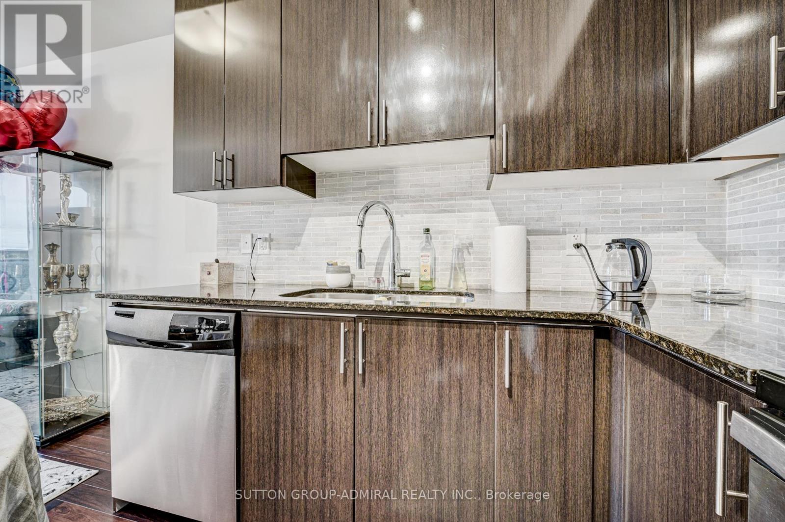 512 - 75 North Park Road, Vaughan, Ontario  L4J 0H8 - Photo 14 - N12936494