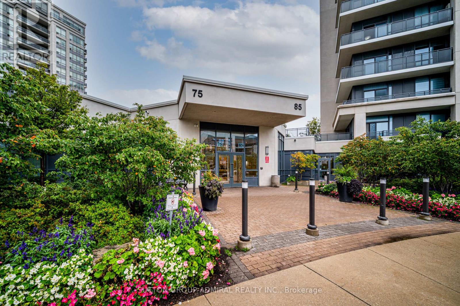 512 - 75 North Park Road, Vaughan, Ontario  L4J 0H8 - Photo 3 - N12936494