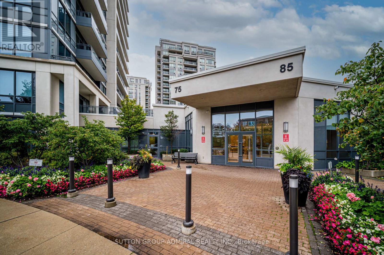 512 - 75 North Park Road, Vaughan, Ontario  L4J 0H8 - Photo 4 - N12936494