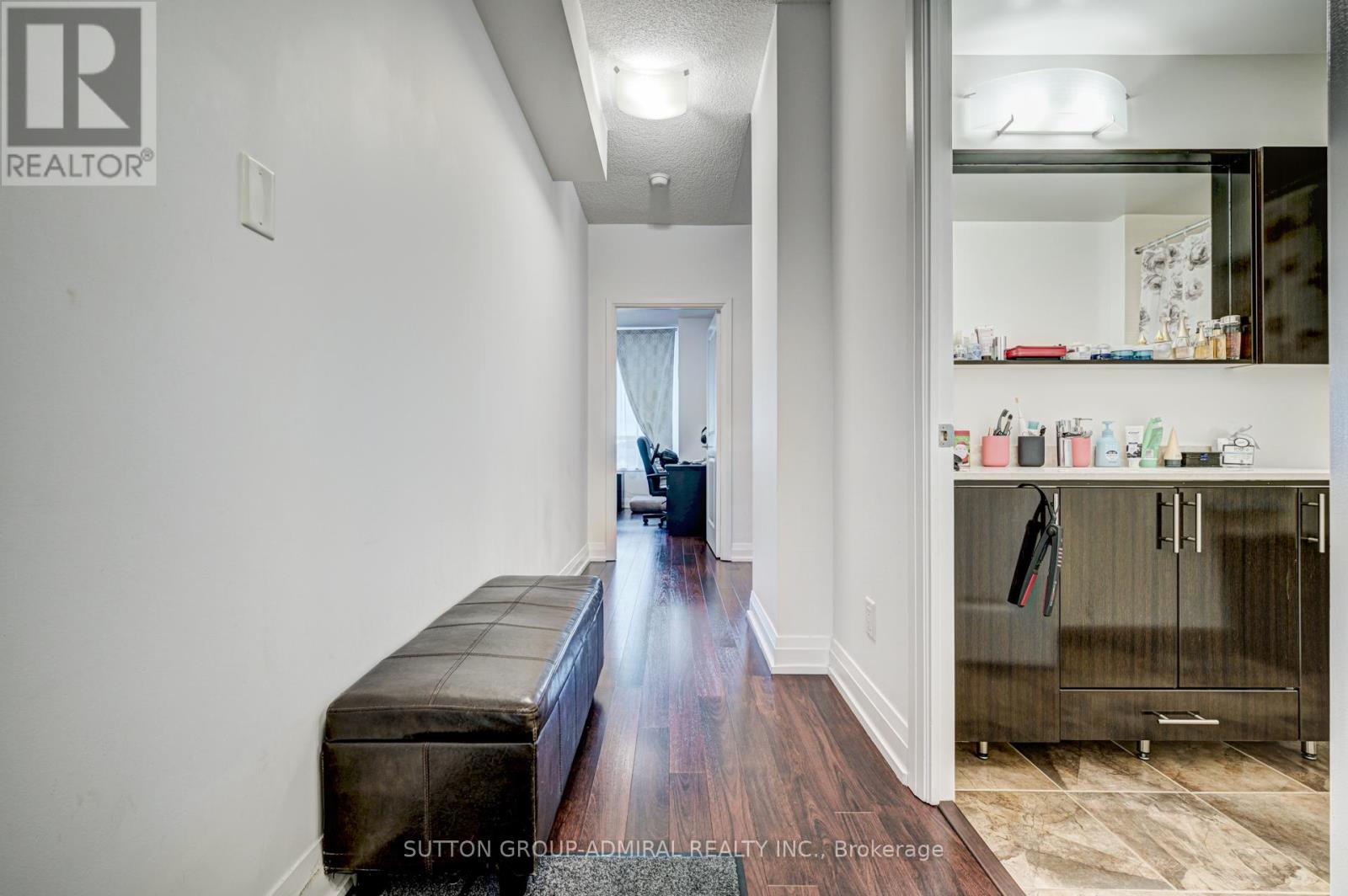 512 - 75 North Park Road, Vaughan, Ontario  L4J 0H8 - Photo 7 - N12936494