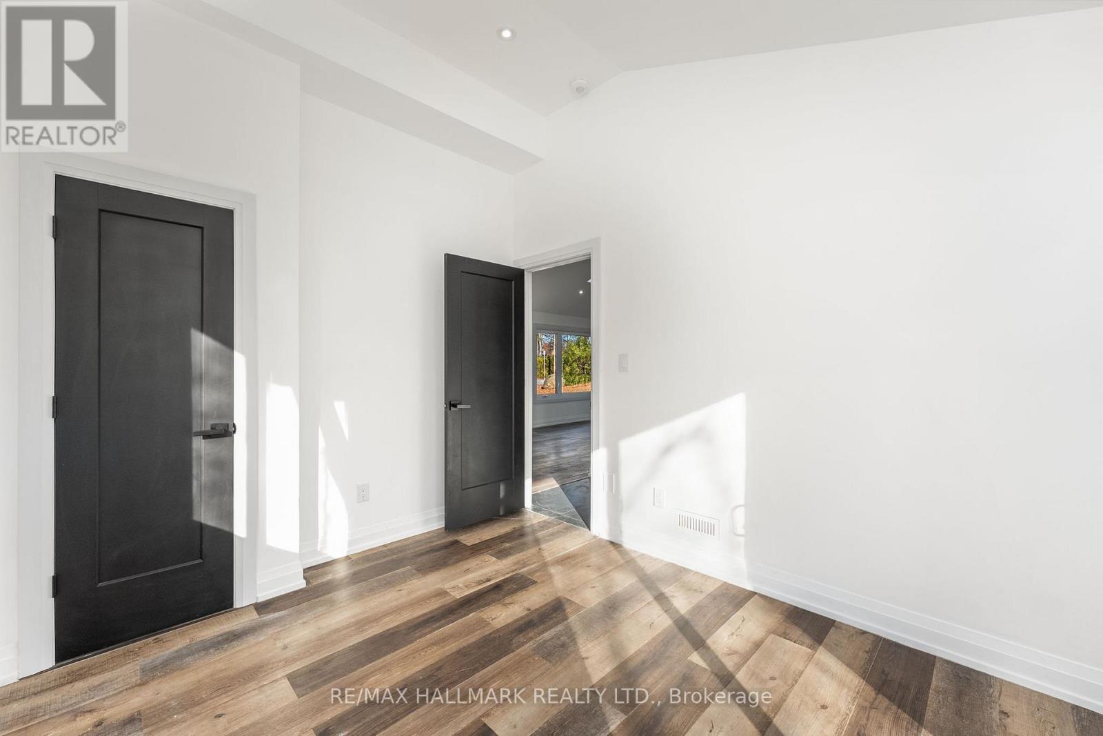 43 Lakeside Drive, Innisfil, Ontario  L9S 2T8 - Photo 15 - N12936502