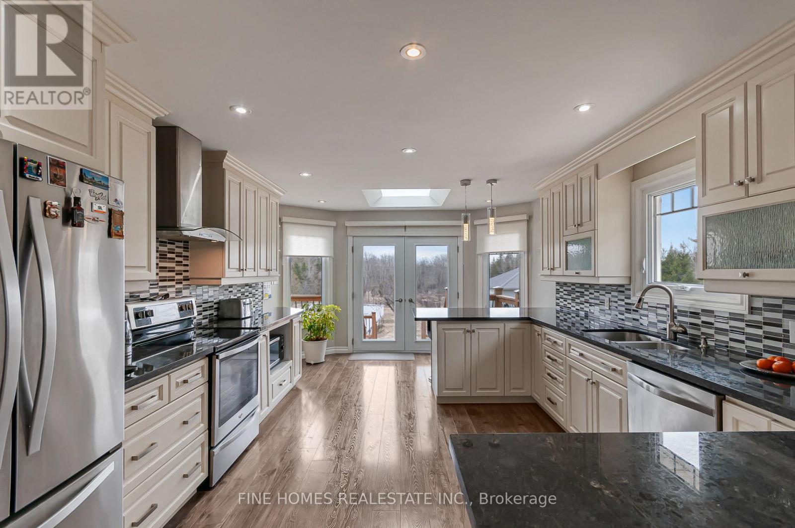 5895 Latimer Road, Georgina, Ontario  L0E 1R0 - Photo 3 - N12936646