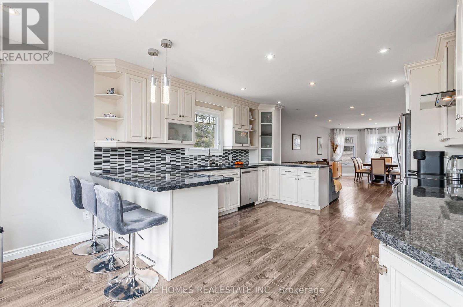 5895 Latimer Road, Georgina, Ontario  L0E 1R0 - Photo 5 - N12936646