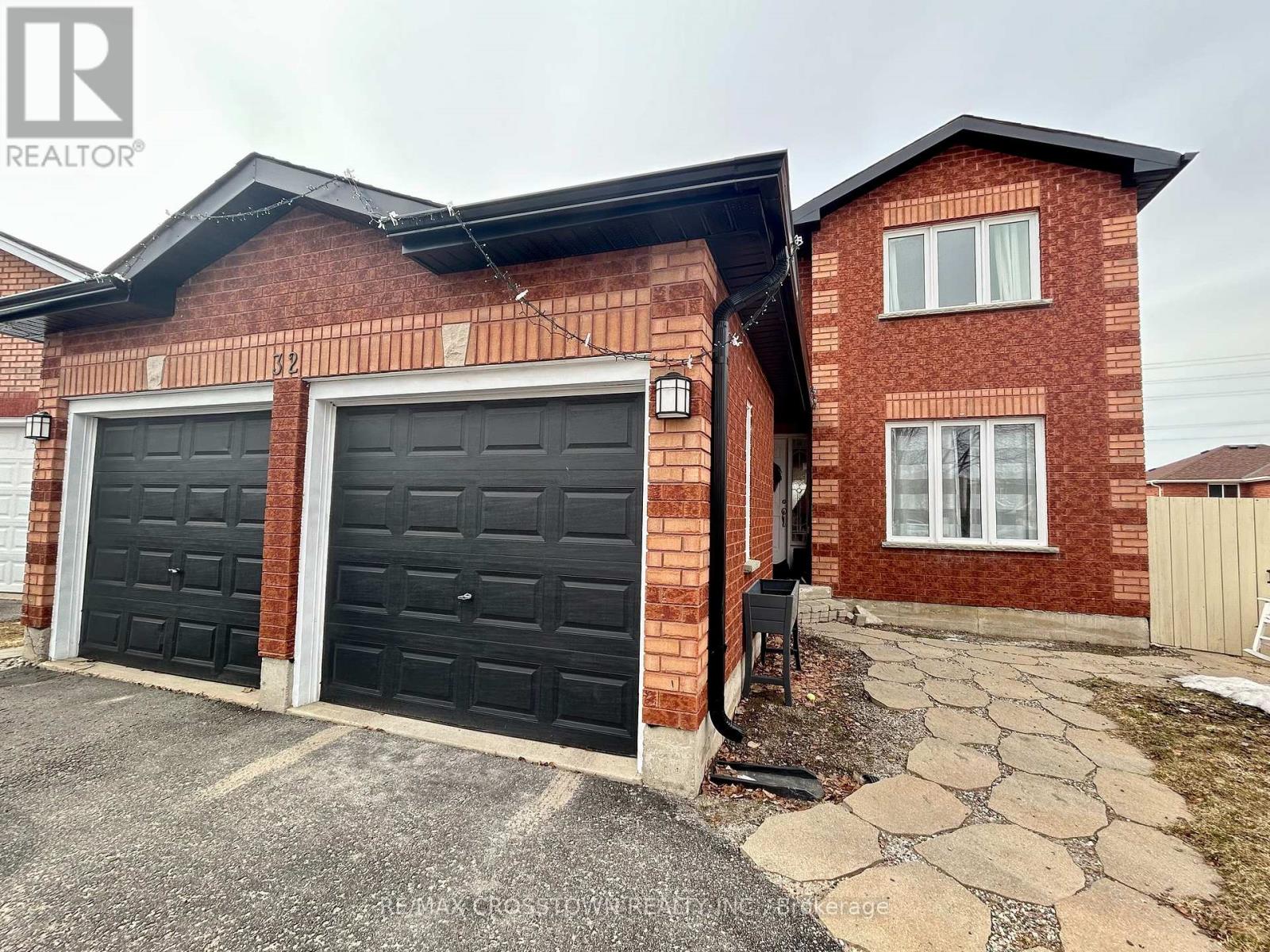 MAIN - 32 RYAN COURT, barrie (little lake), Ontario