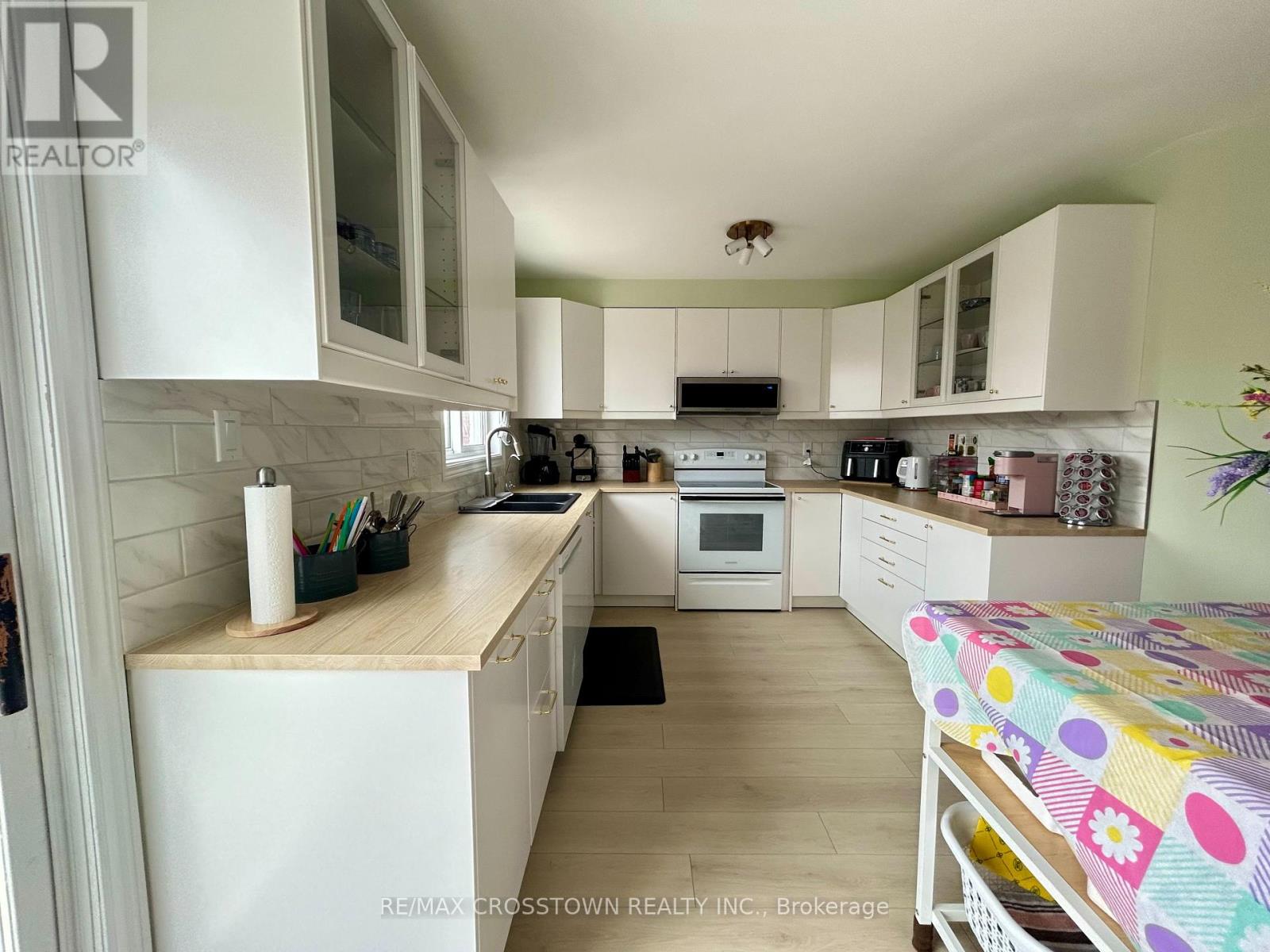 Main - 32 Ryan Court, Barrie (Little Lake), Ontario  L4M 6N7 - Photo 10 - S12936514