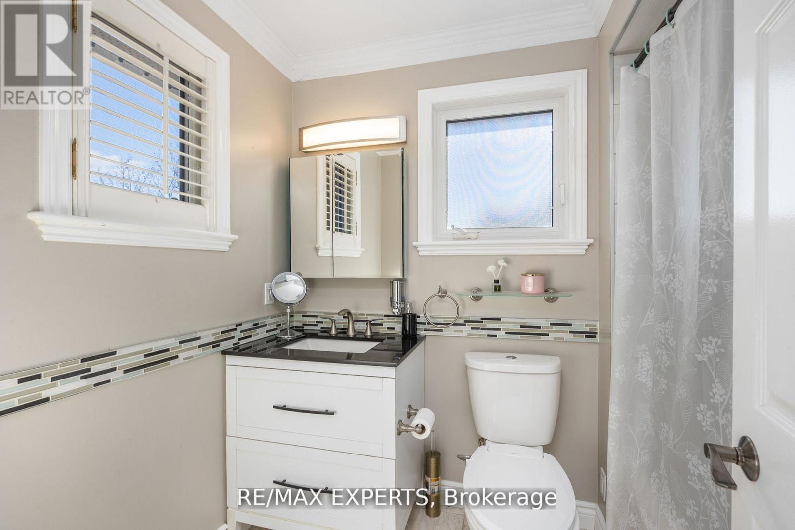 482 Malaga Road, Mississauga, Ontario  L5B 3W2 - Photo 21 - W12936260