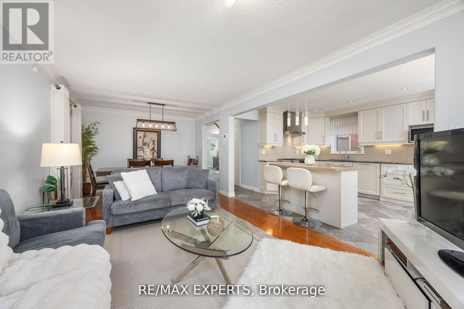 482 Malaga Road, Mississauga, Ontario  L5B 3W2 - Photo 10 - W12936260