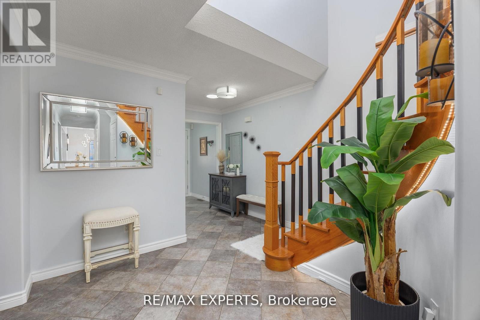 482 Malaga Road, Mississauga, Ontario  L5B 3W2 - Photo 3 - W12936260