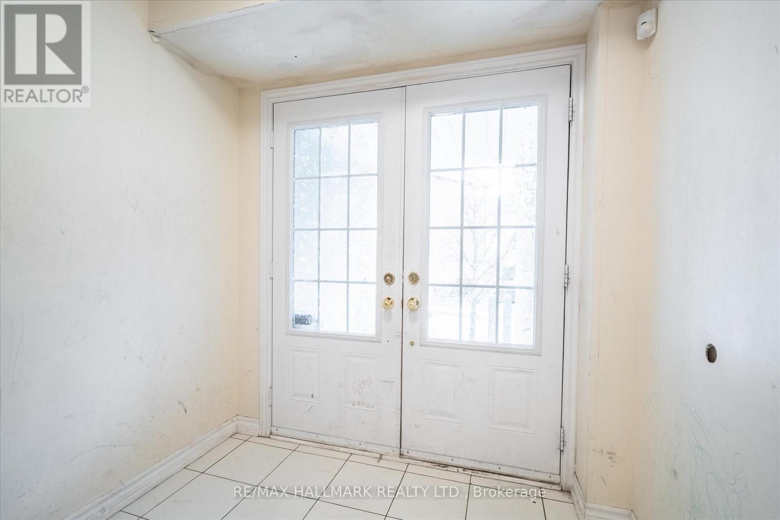 10 Rabbit Run Way, Brampton, Ontario  L6Z 0J2 - Photo 5 - W12936468