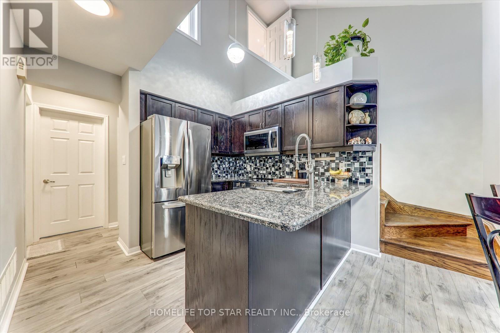 6 - 710 Neighbourhood Circle, Mississauga, Ontario  L5B 0B4 - Photo 15 - W12936472