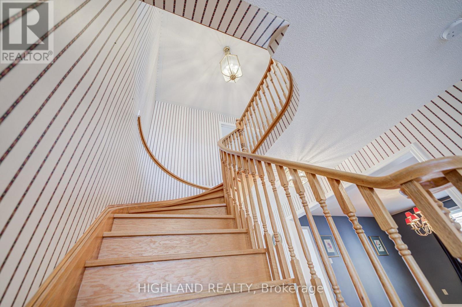 1472 Bayshire Drive, Oakville, Ontario  L6H 6E6 - Photo 20 - W12936578