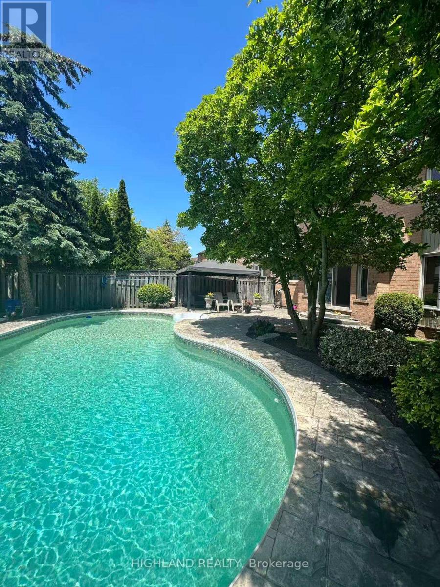 1472 Bayshire Drive, Oakville, Ontario  L6H 6E6 - Photo 4 - W12936578