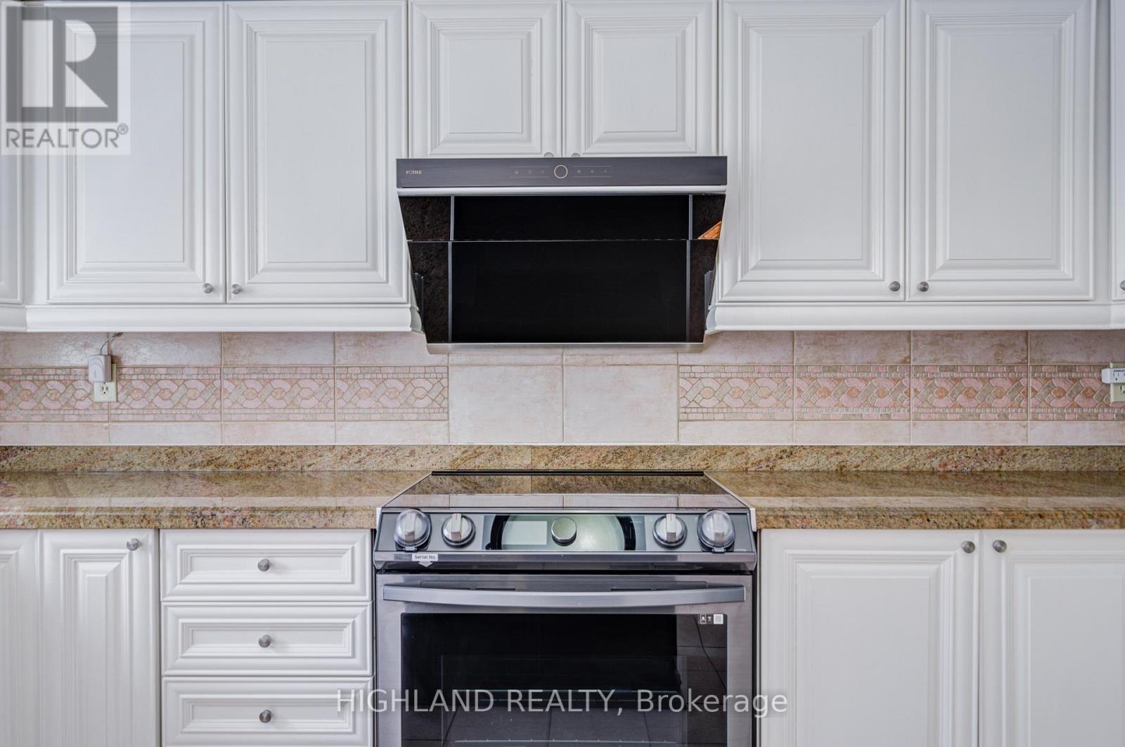 1472 Bayshire Drive, Oakville, Ontario  L6H 6E6 - Photo 7 - W12936578