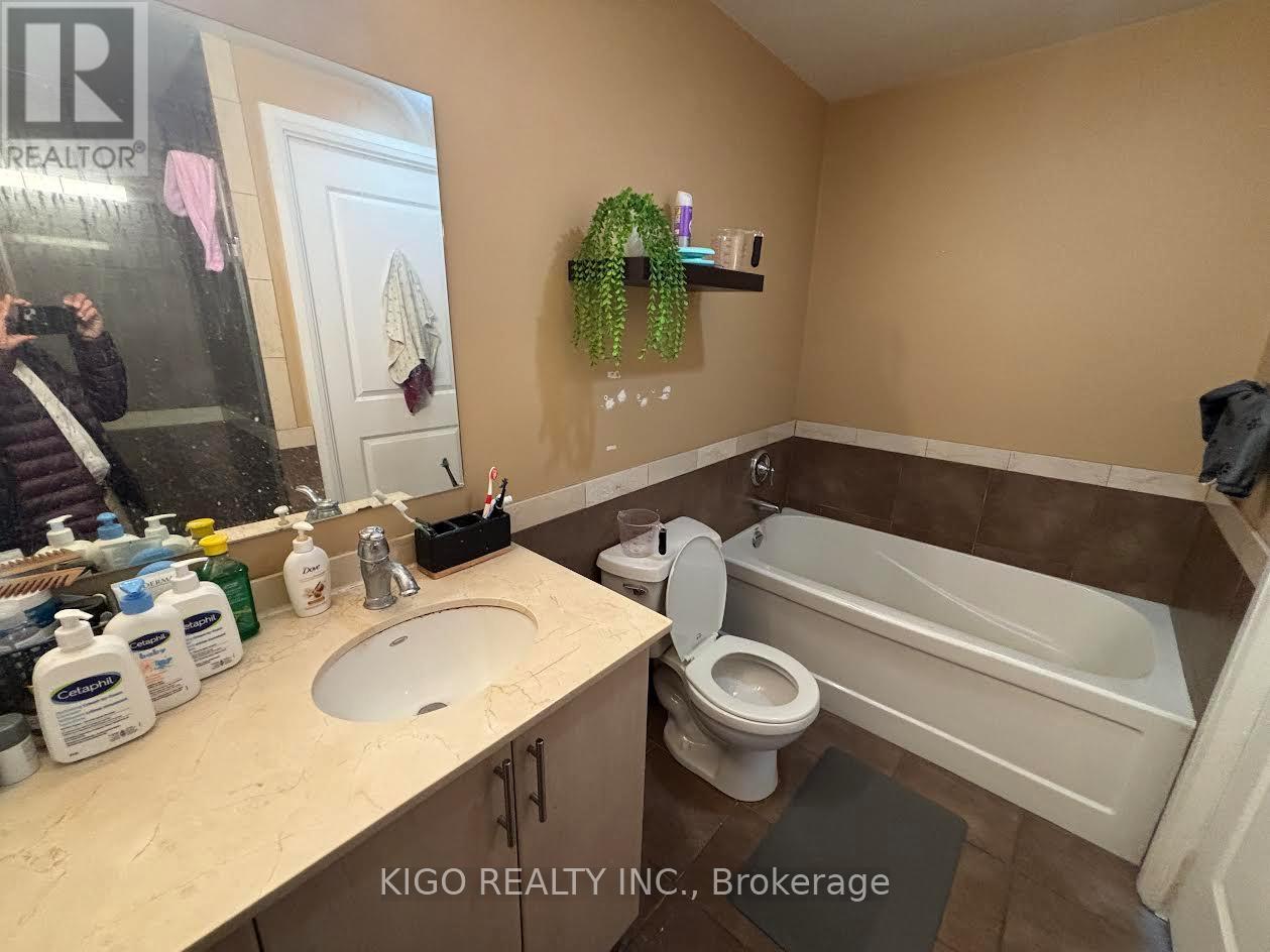 1203 - 1055 Southdown Road, Mississauga, Ontario  L5J 0A3 - Photo 16 - W12936598