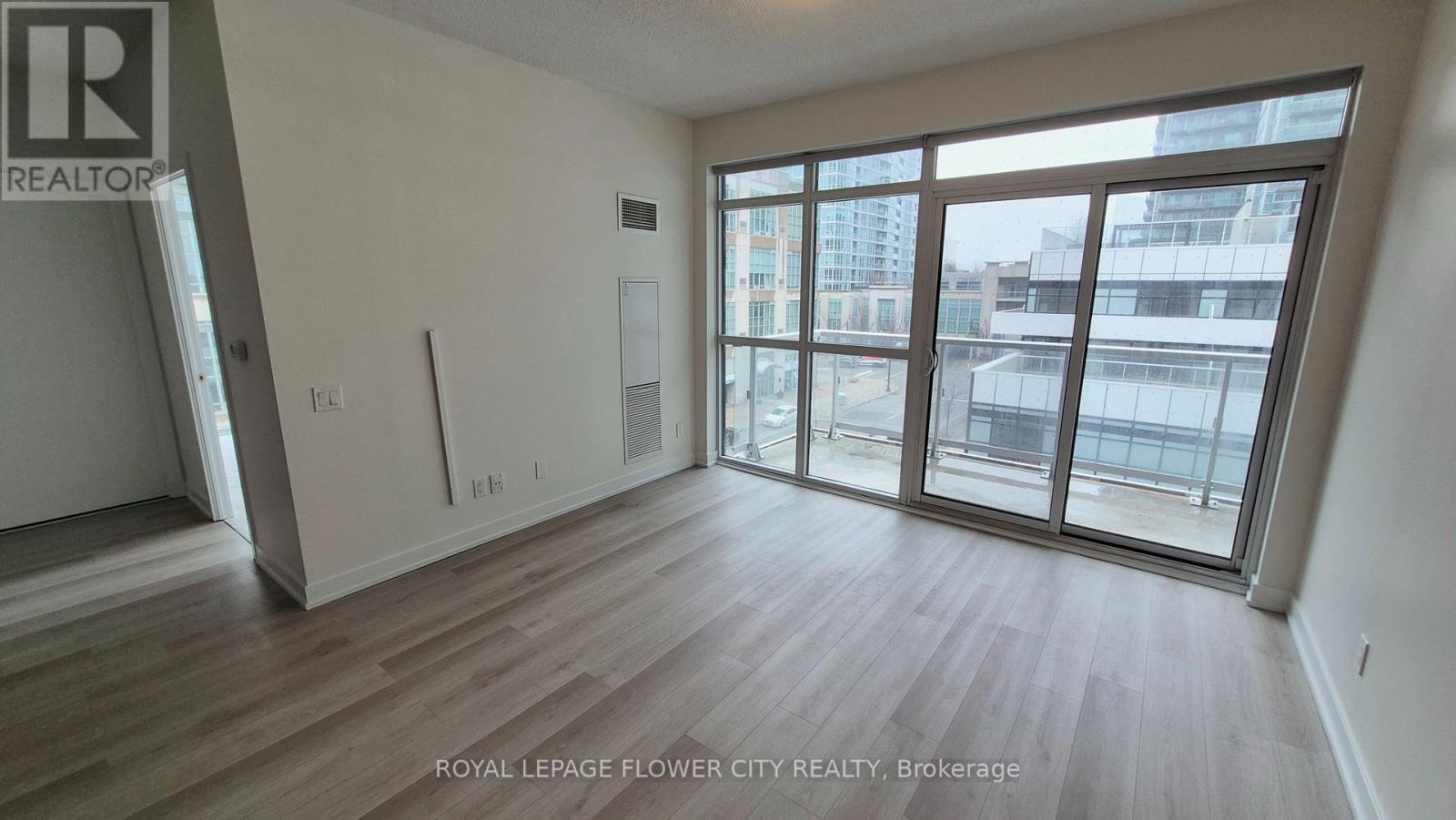 432 - 251 Manitoba Street, Toronto, Ontario  M8Y 0C7 - Photo 4 - W12936610