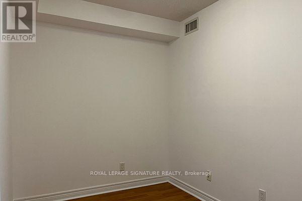 2307 - 310 Burnhamthorpe Road W, Mississauga, Ontario  L5B 3Y5 - Photo 2 - W12936616