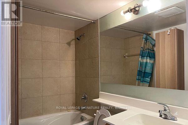 2307 - 310 Burnhamthorpe Road W, Mississauga, Ontario  L5B 3Y5 - Photo 5 - W12936616