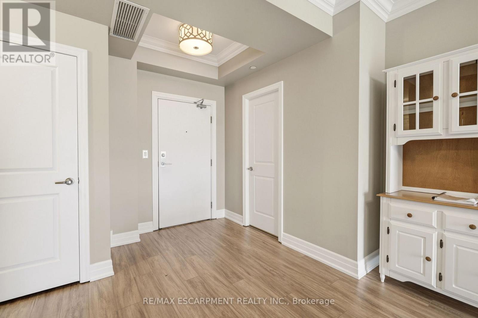 308 - 2300 Upper Middle Road, Oakville, Ontario  L6M 0T4 - Photo 8 - W12936622