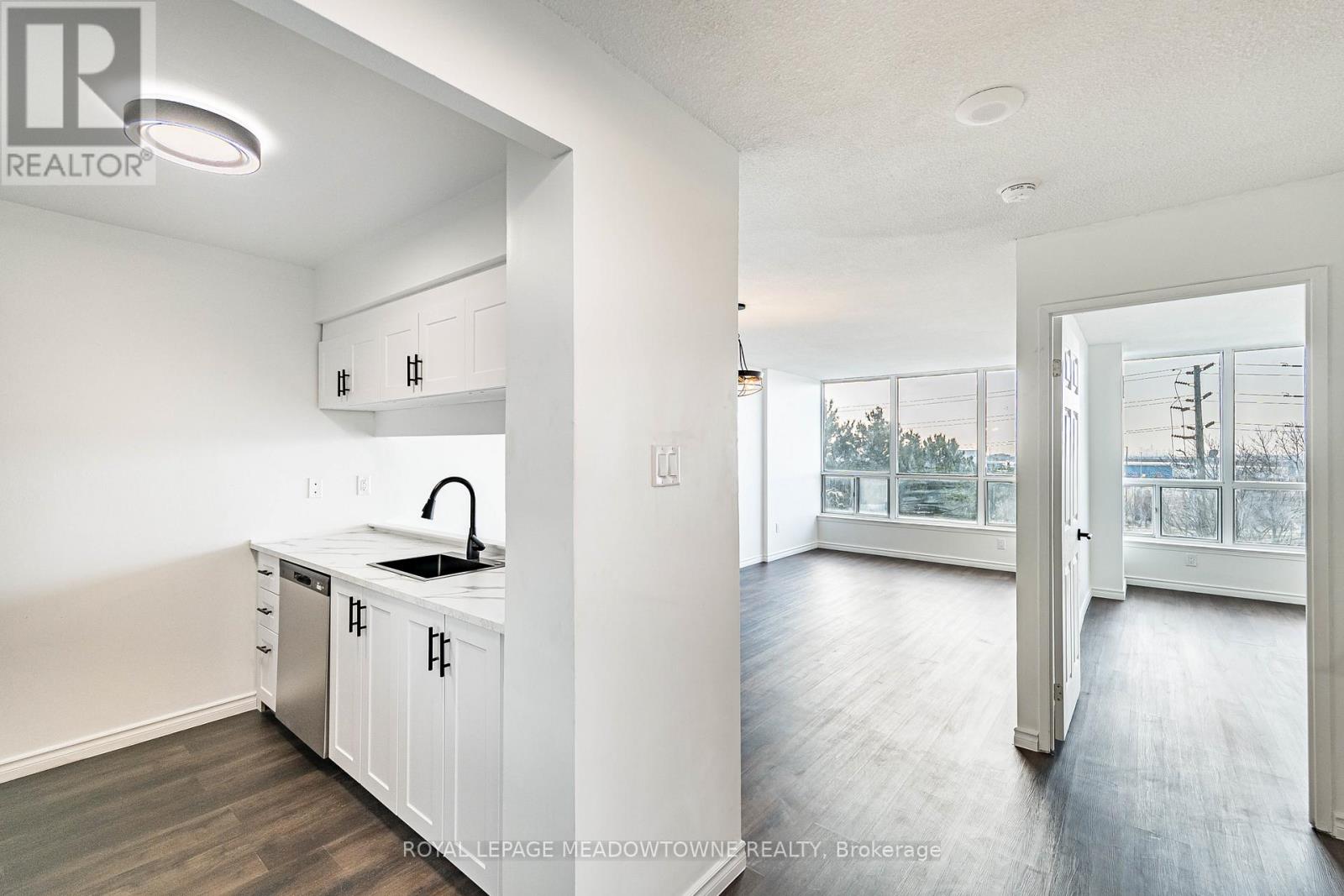 409 - 12 Laurelcrest Street, Brampton, Ontario  L6S 5Y4 - Photo 2 - W12936632