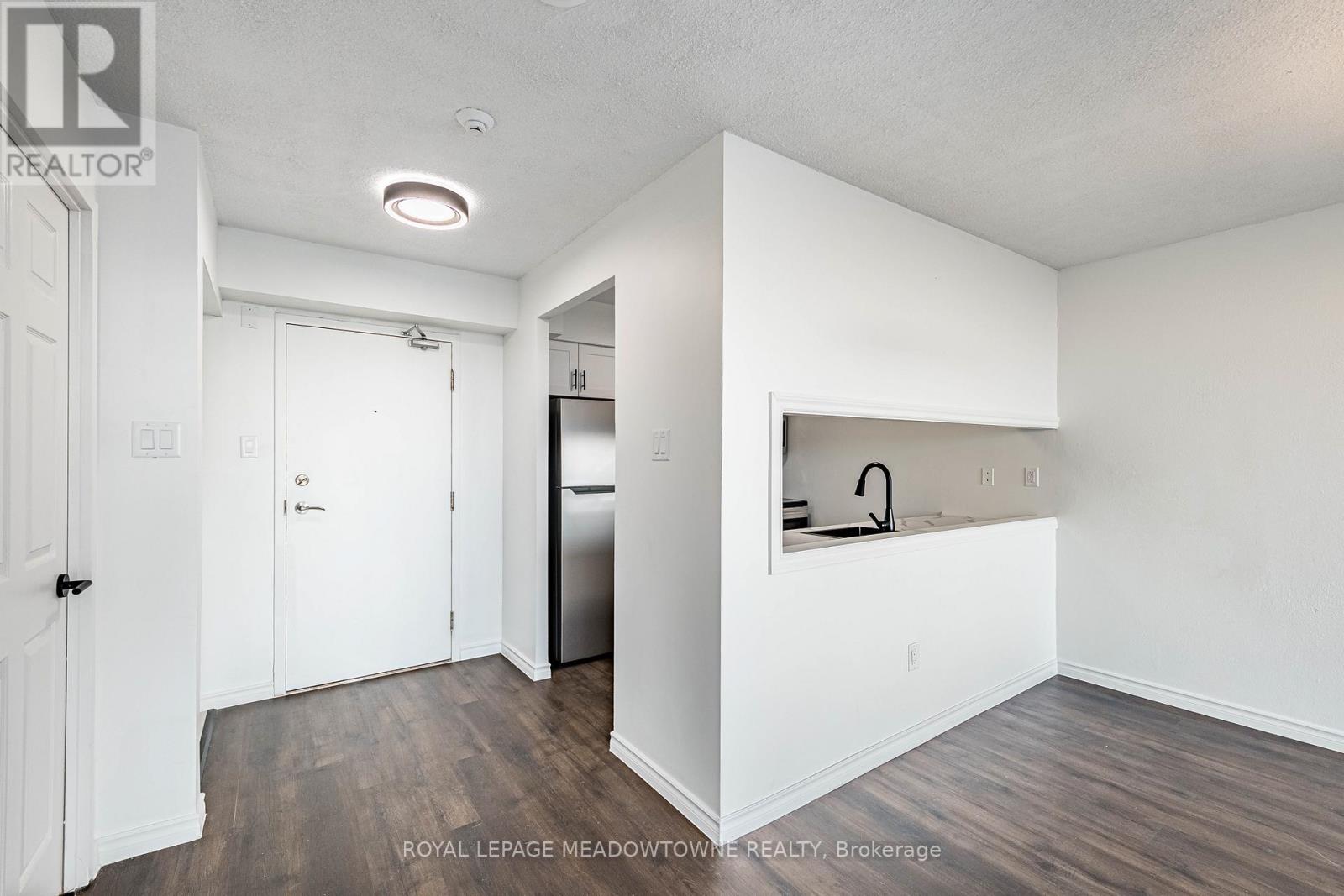 409 - 12 Laurelcrest Street, Brampton, Ontario  L6S 5Y4 - Photo 5 - W12936632