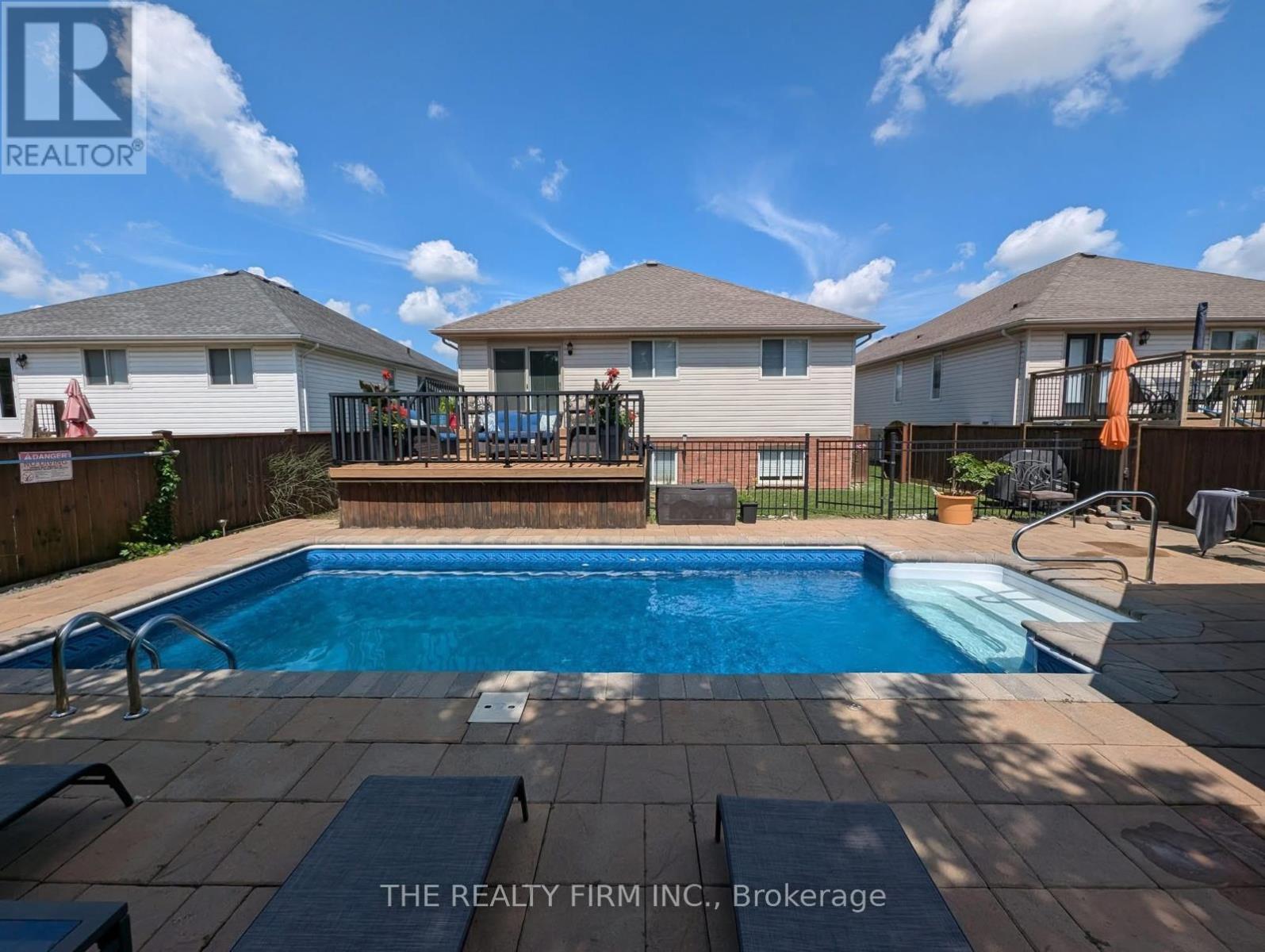 55 Queensway Drive, Strathroy-Caradoc, Ontario  N7G 4M2 - Photo 33 - X12730216