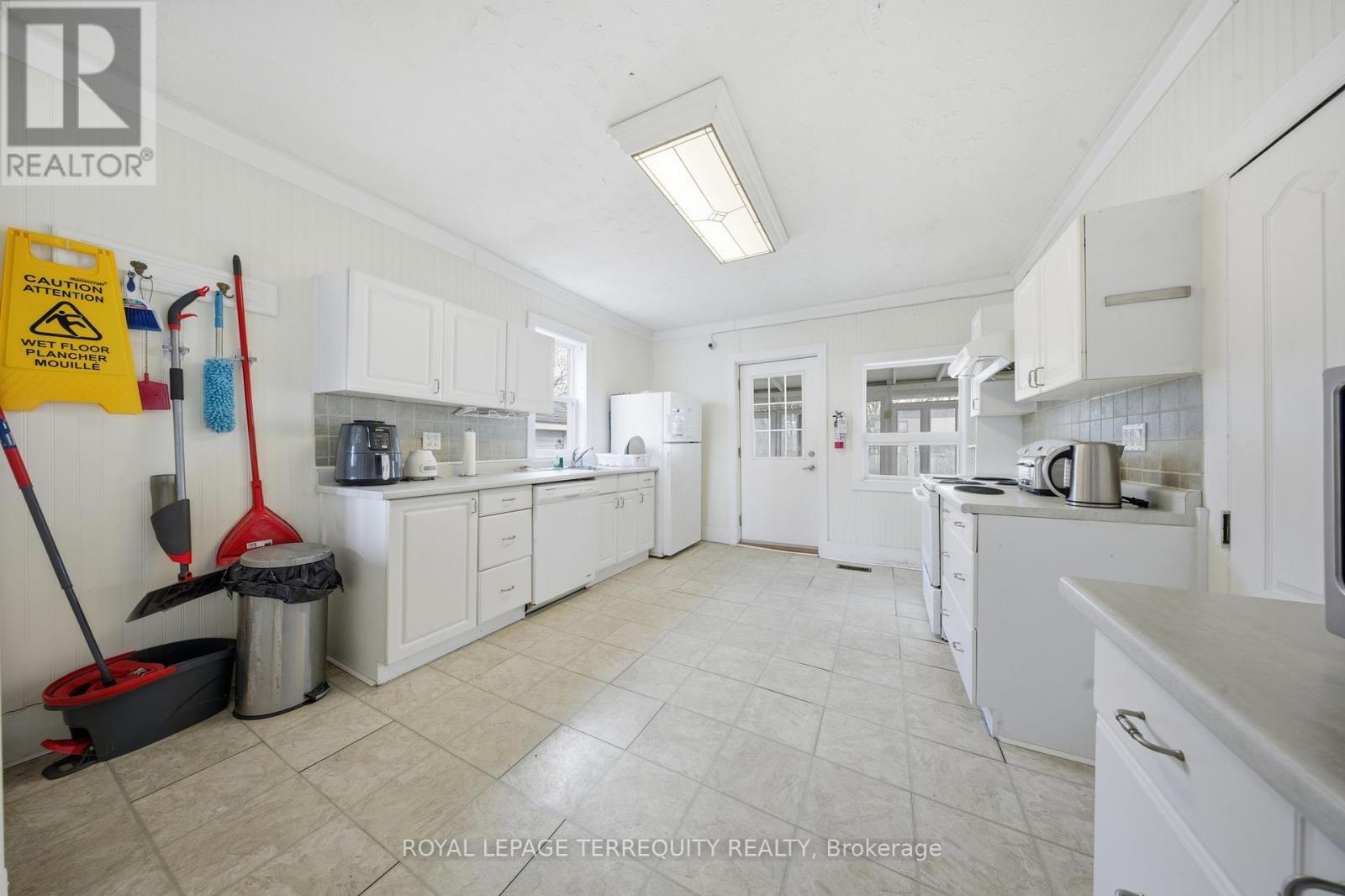 28 Railway Street, Blandford-Blenheim, Ontario  N0J 1V0 - Photo 15 - X12936484