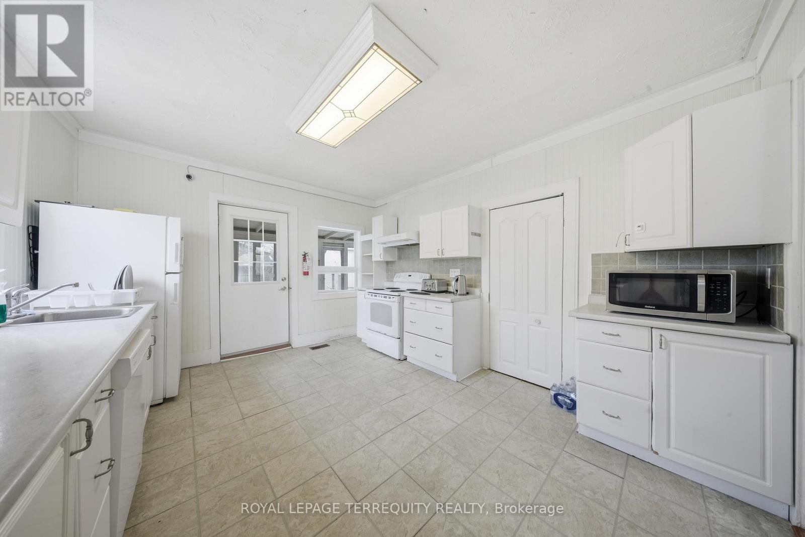 28 Railway Street, Blandford-Blenheim, Ontario  N0J 1V0 - Photo 16 - X12936484