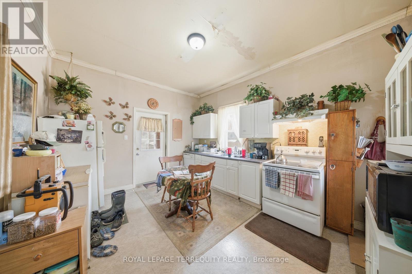 28 Railway Street, Blandford-Blenheim, Ontario  N0J 1V0 - Photo 32 - X12936484