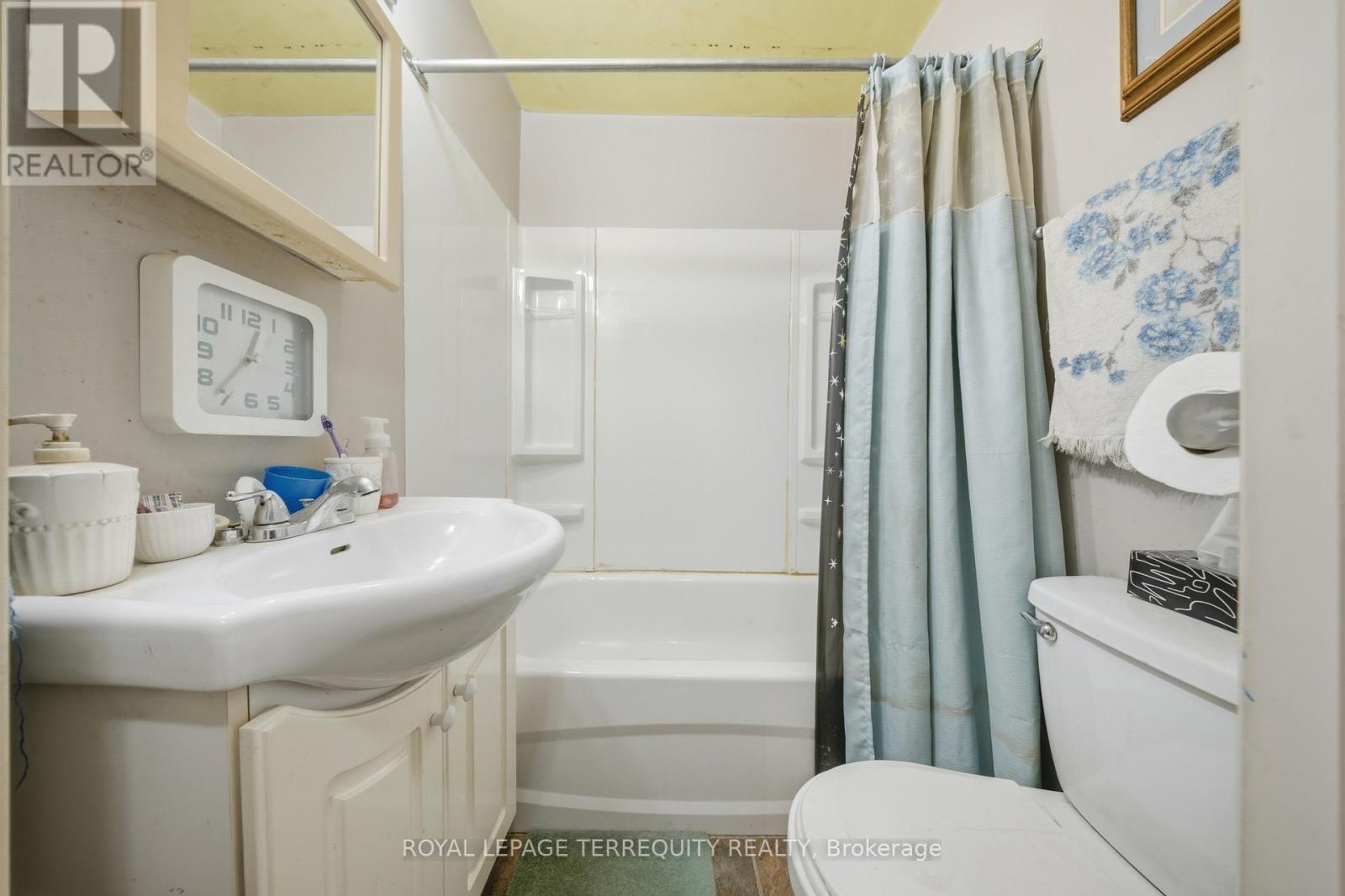 28 Railway Street, Blandford-Blenheim, Ontario  N0J 1V0 - Photo 36 - X12936484