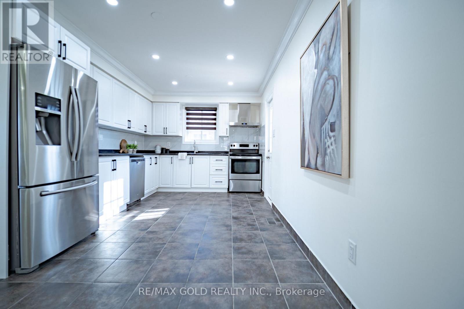 23 Bridlewood Drive, Welland, Ontario  L3C 6J7 - Photo 7 - X12936590