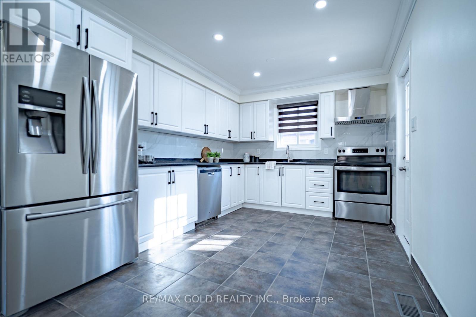 23 Bridlewood Drive, Welland, Ontario  L3C 6J7 - Photo 8 - X12936590