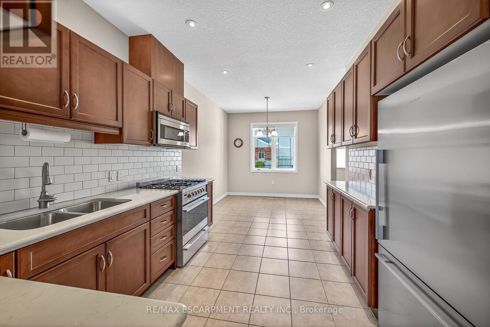 18 Ecker Lane, Hamilton, Ontario  L0R 1C0 - Photo 9 - X12936650